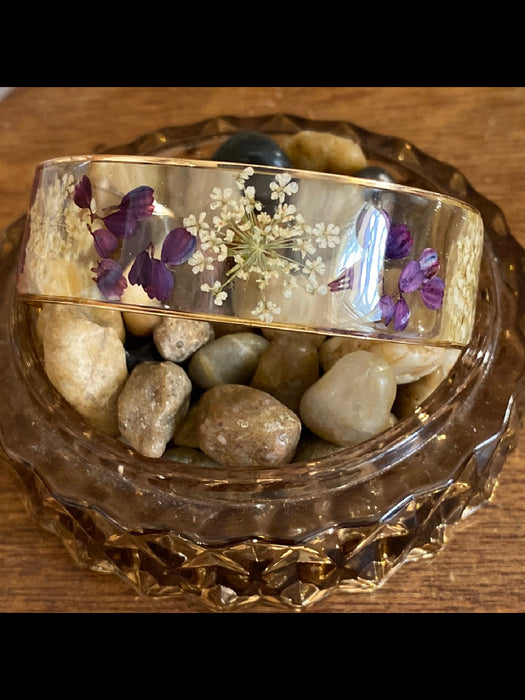 https://www.lightyearsjewelry.com/search?q=dried*%20flower*&type=article,page,product